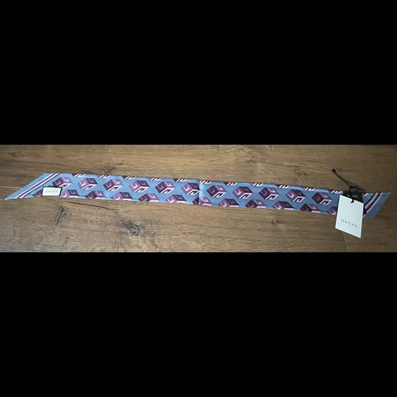 GUCCI-AUTHENTIC (NWT) Geometric Pattern Silk Twilly Scarf - Picture 9 of 9